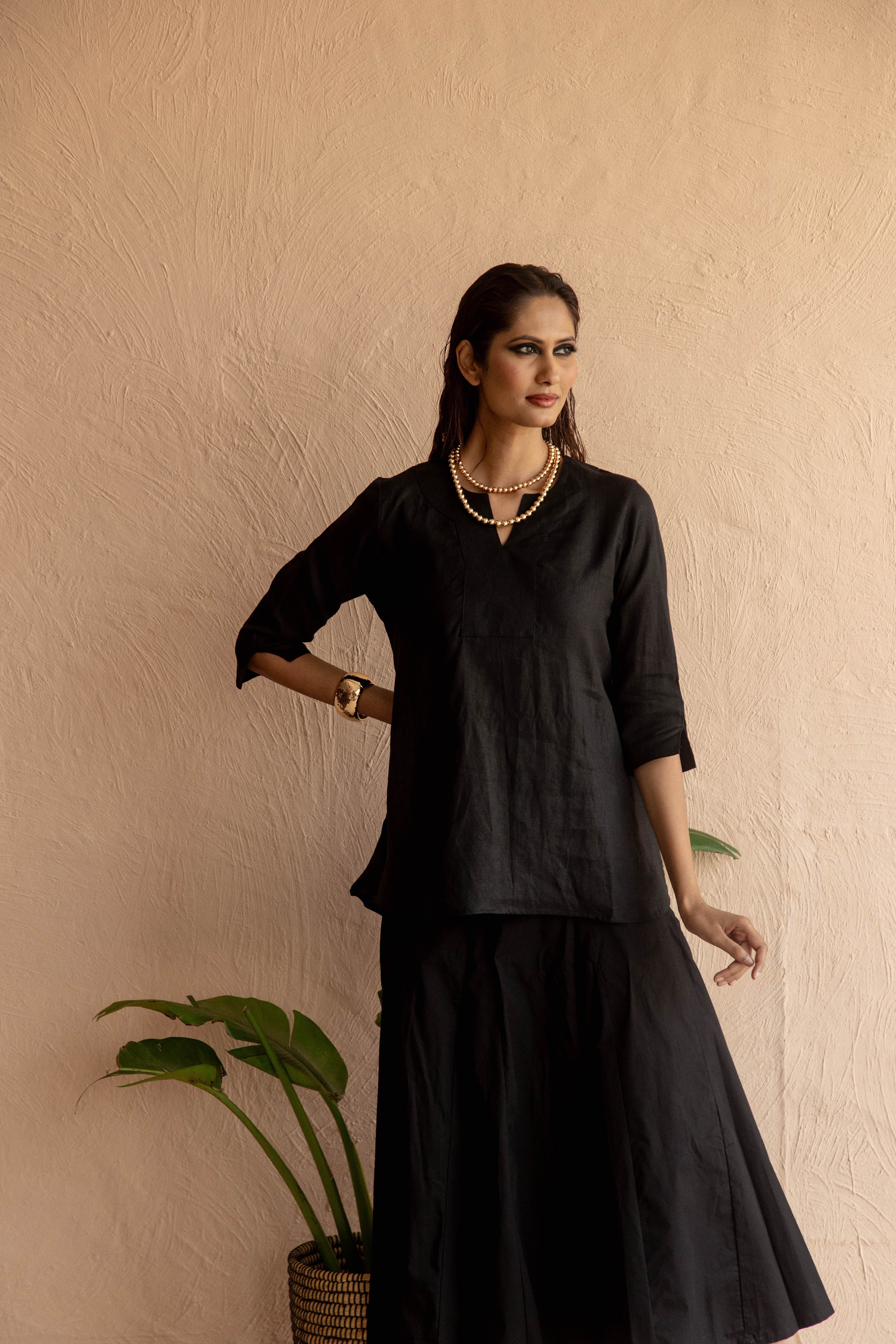Lifestyle Long Linen Top - Black